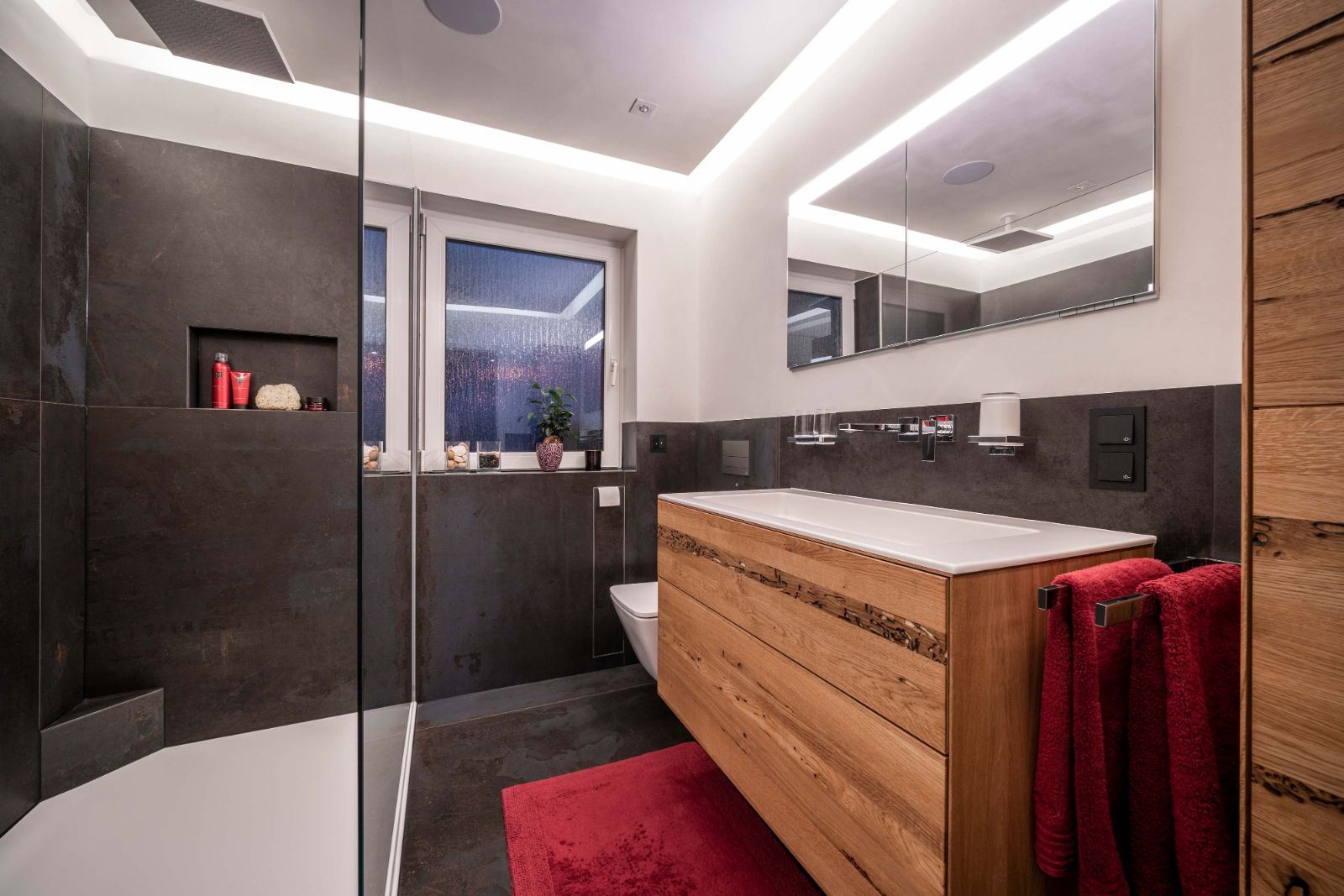 Referenz - Badsanierung mit Waschtisch aus Venezianischem Holz, Trebur